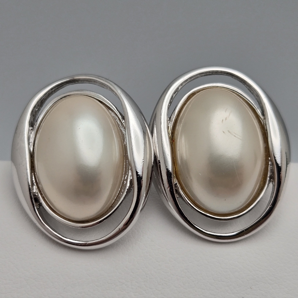 ✨2/$10✨ Oval Pearl Silver-Tone Stud Earrings Classic Bridal Elegant